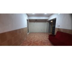 Planta baja ubicada en el centro histórico de Novelda.  Rodeada de todo tipo de servicios: supermerc