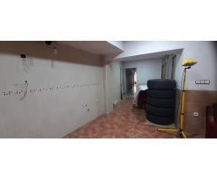 Planta baja ubicada en el centro histórico de Novelda.  Rodeada de todo tipo de servicios: supermerc