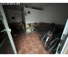 Se vende local en esquina muy transitada junto calle Pedro Juan Perpiñán!!!!
