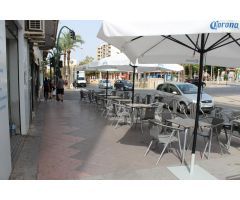 Se traspasa heladería-cafetería con terraza con clientela demostrable!!!