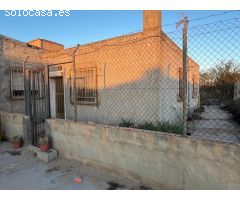 Se venden 2 plantas bajas con entrada independiente y una tercera construcción junto Bomberos!!!