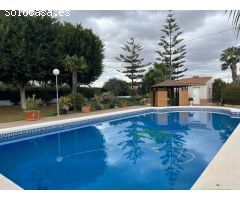 Te ofrecemos este lujoso chalet de 300 metros de casa con piscina y las mejores calidades....