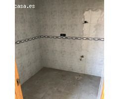 Te ofrecemos este magnífico local de 150 metros para tu negocio en zona Kelme!!!