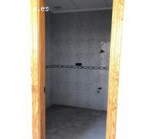 Te ofrecemos este magnífico local de 150 metros para tu negocio en zona Kelme!!!