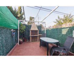 Se vende adosado de 3 habitaciones y 2 baños con 2 terrazas seminuevo!!!!