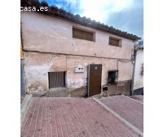 Casa para reformar en su totalidad.