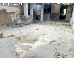Casa para reformar en su totalidad.