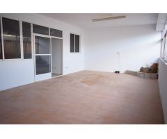 Casa en 1era planta MUY AMPLIA Y LUMINOSA.
