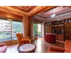 Amplia Casa de Dos Plantas con Local Comercial en el Corazón de Molina de Segura