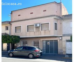 Finca Espaciosa y Multifuncional con Patio y Terraza en Ubicación Privilegiada