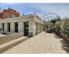 Impecable ático con piscina en venta en el centro de Barcelona