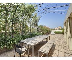 Impecable ático con piscina en venta en el centro de Barcelona