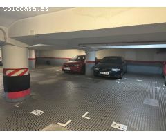 PLAZA DE APARCAMIENTO PARA COCHE GRANDE EN EL BARRIO DE SANT ANTONI
