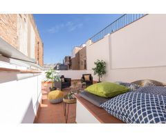 Reformada vivienda con gran terraza en el centro de Barcelona