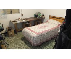 Vivienda adosada en Los Pastores, 4 habitaciones y precio asequible.