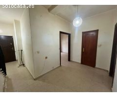 CASA DE CINCO DORMITORIOS EN ALGECIRAS - ZONA SAN ISIDRO