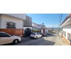 CASA DE TRES DORMITORIOS EN ALGECIRAS -  ZONA LA GRANJA