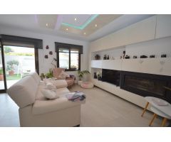 CHALET ADOSADO CON PISCINA COMUNITARIA EN SANTA PONSA