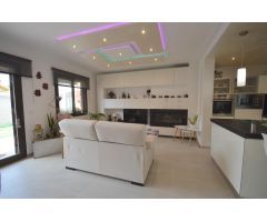 CHALET ADOSADO CON PISCINA COMUNITARIA EN SANTA PONSA