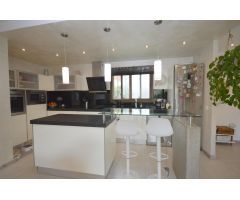 CHALET ADOSADO CON PISCINA COMUNITARIA EN SANTA PONSA