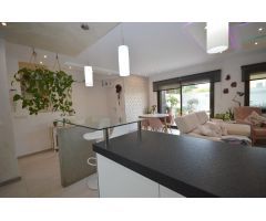 CHALET ADOSADO CON PISCINA COMUNITARIA EN SANTA PONSA