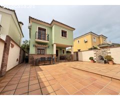 ¡ESPECTACULAR CHALET EN LOS PINOS!