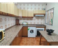 PLANTA BAJA EN LOS BARRIOS CON VECINOS ARRIBA
