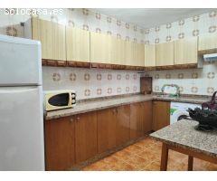 PLANTA BAJA EN LOS BARRIOS CON VECINOS ARRIBA