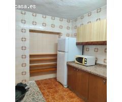 PLANTA BAJA EN LOS BARRIOS CON VECINOS ARRIBA