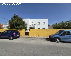 GRAN CASA EN LOS BARRIOS