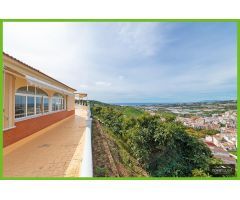 Chalet espacioso y luminoso con terreno de 3750m en Algarrobo