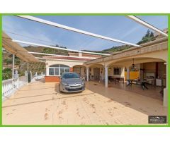 Chalet espacioso y luminoso con terreno de 3750m en Algarrobo