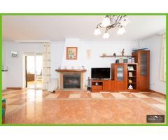 Chalet espacioso y luminoso con terreno de 3750m en Algarrobo