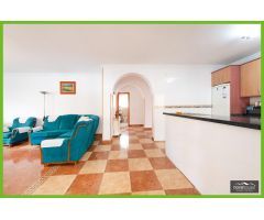 Chalet espacioso y luminoso con terreno de 3750m en Algarrobo