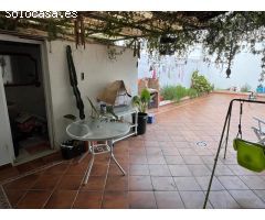 ESTUPENDO ADOSADO EN CASTELLAR