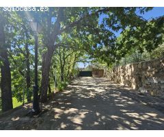 SE VENDE VILLA DE 18.000M2 CON DOS CHALETS.