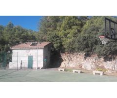 SE VENDE VILLA DE 18.000M2 CON DOS CHALETS.