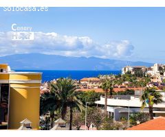 Apartamento con vistas al mar en El Duque, complejo residencial Oasis Dakota.