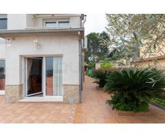 ¡Atención, amantes de lo único y diferente!  Casa en venta en La Colonia, Sant Andreu de la Barca.