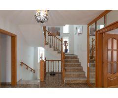 ¡Atención, amantes de lo único y diferente!  Casa en venta en La Colonia, Sant Andreu de la Barca.