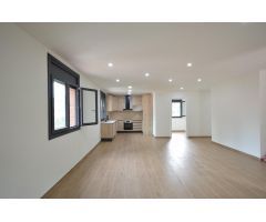 ¡Casa esquinera A ESTRENAR en Can Villalba, Abrera!