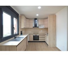 ¡Casa esquinera A ESTRENAR en Can Villalba, Abrera!