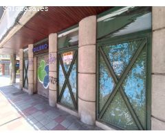 Se vende local comercial en León