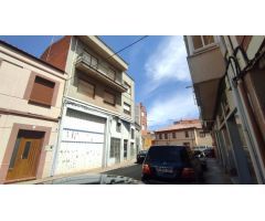 Edificio en Santa María del Paramo con Gran Potencial para Reforma