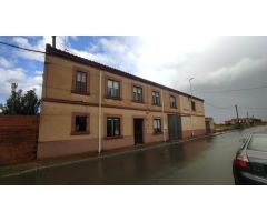 CASA CON TERRENO EN POBLADURA DE PELAYO GARCIA
