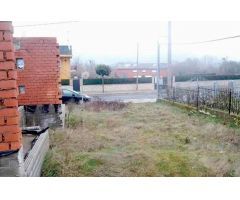 Obra parada en venta de viviendas unifamiliares adosadas en calle Real, Cuadros, León