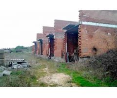 Obra parada en venta de viviendas unifamiliares adosadas en calle Real, Cuadros, León