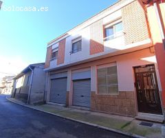 Casa con garaje doble y almacén en Trobajo del Camino