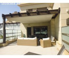 BUNGALOW EN URBANIZACIÓN CON PISCINA Y VISTA AL MAR