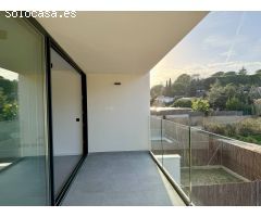 Piso de obra nueva en Bellaterra con dos terrazas y piscina comunitaria